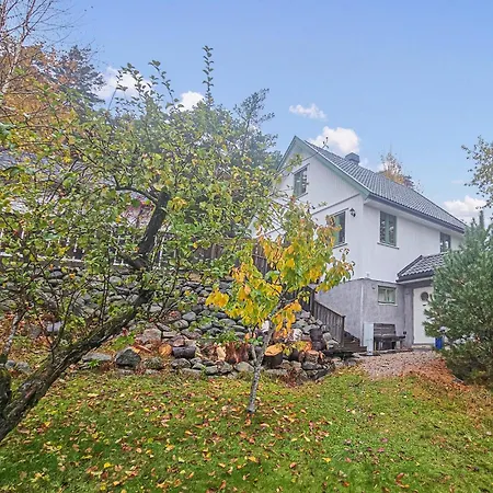 4 Bedroom Stunning In Skjeberg Dom wakacyjny